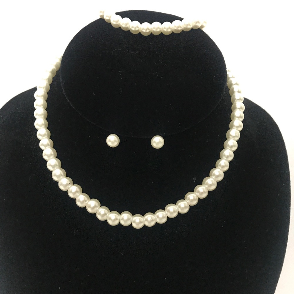 Cream Pearl Flower Girls Pearl Necklace Set - Picture 7 of 7